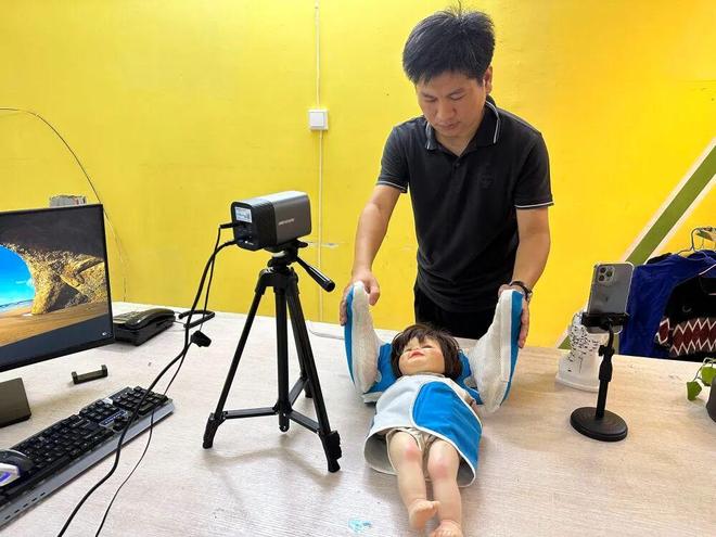 “发明家”唐浩雄我的枕头终于走出了海南冰球突破爆百万大奖我在自贸港：儋州本土(图2)