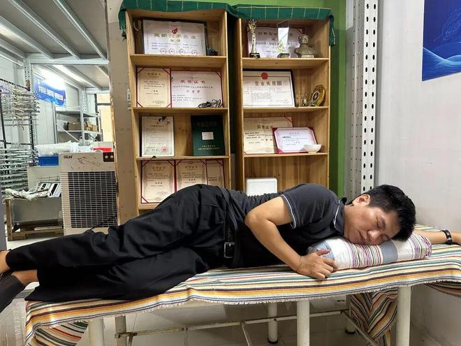 “发明家”唐浩雄我的枕头终于走出了海南冰球突破爆百万大奖我在